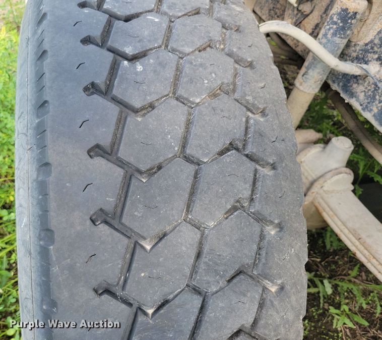 image for item KB9035 2003 Freightliner  FL112 truck cab and chassis