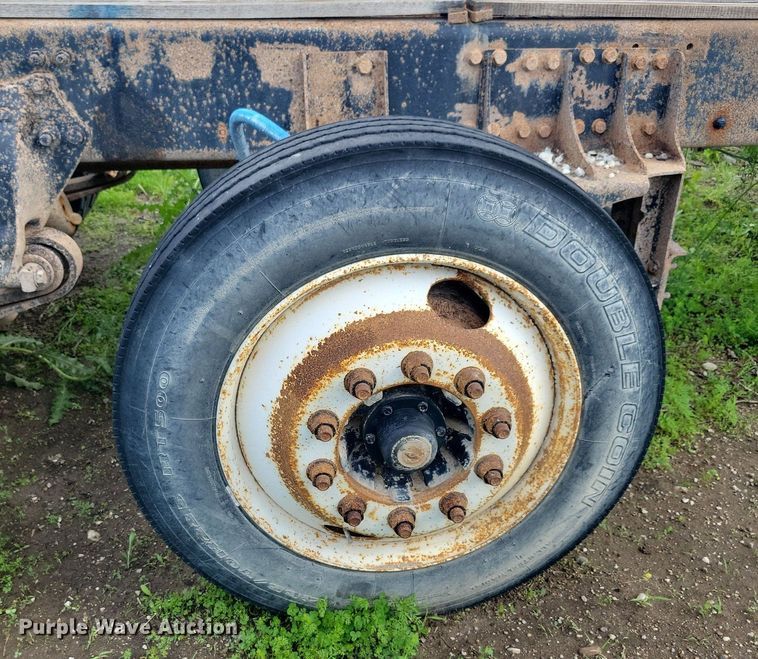 image for item KB9035 2003 Freightliner  FL112 truck cab and chassis