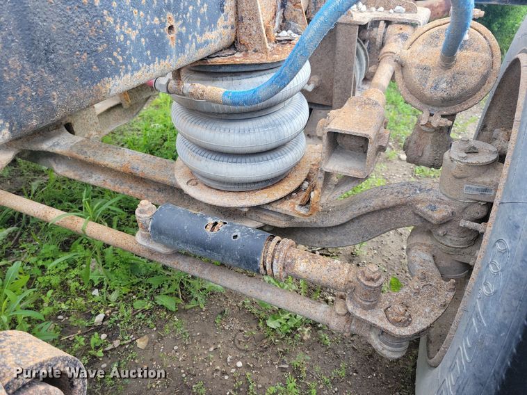 image for item KB9035 2003 Freightliner  FL112 truck cab and chassis