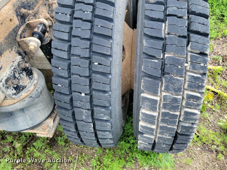 image for item KB9035 2003 Freightliner  FL112 truck cab and chassis