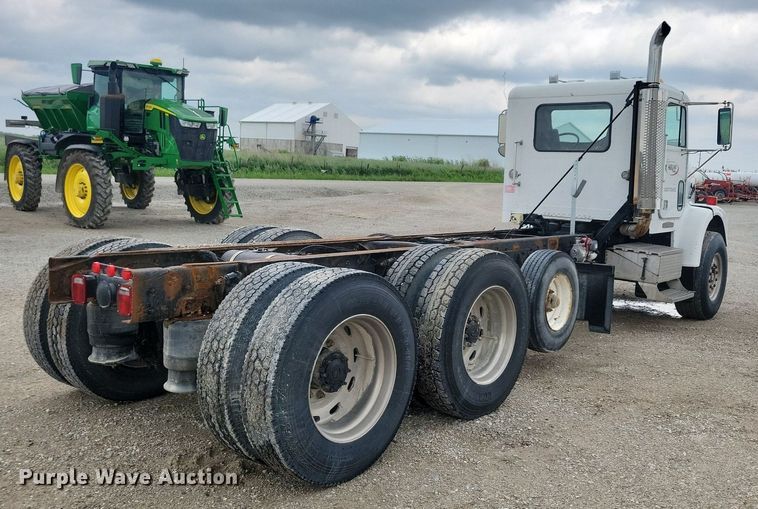 image for item KB9038 1996 Freightliner  FL112 truck cab and chassis