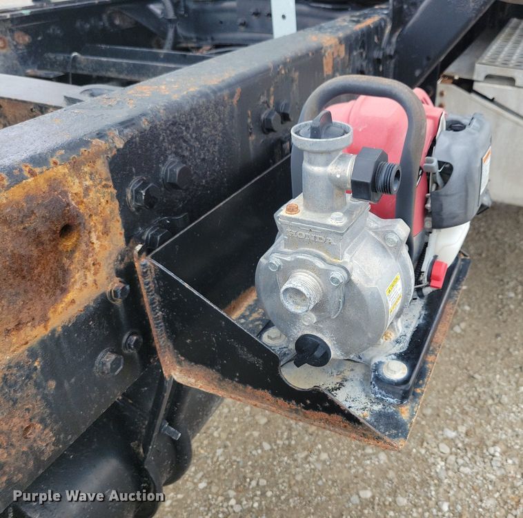 image for item KB9038 1996 Freightliner  FL112 truck cab and chassis