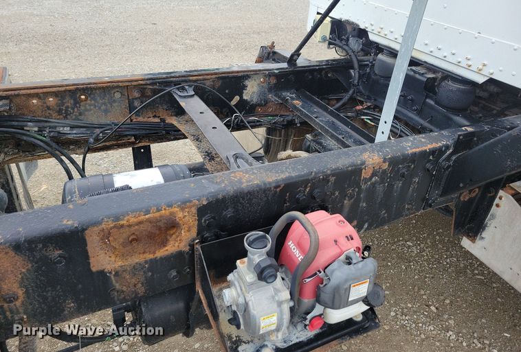 image for item KB9038 1996 Freightliner  FL112 truck cab and chassis