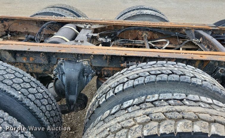 image for item KB9038 1996 Freightliner  FL112 truck cab and chassis