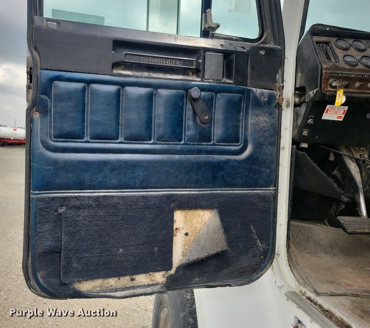 image for item KB9038 1996 Freightliner  FL112 truck cab and chassis