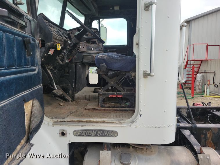 image for item KB9038 1996 Freightliner  FL112 truck cab and chassis