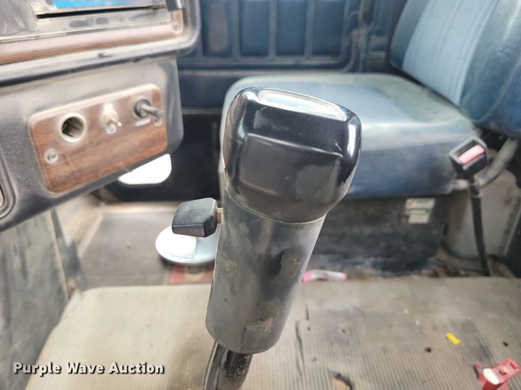 image for item KB9038 1996 Freightliner  FL112 truck cab and chassis
