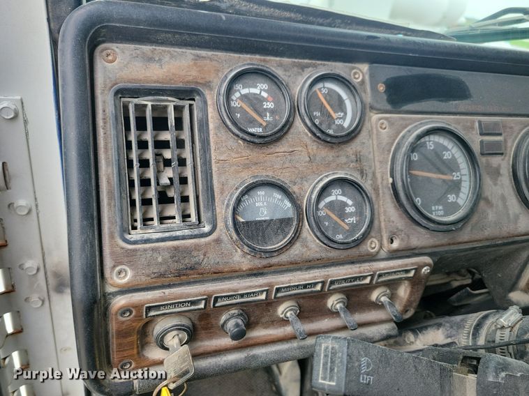 image for item KB9038 1996 Freightliner  FL112 truck cab and chassis