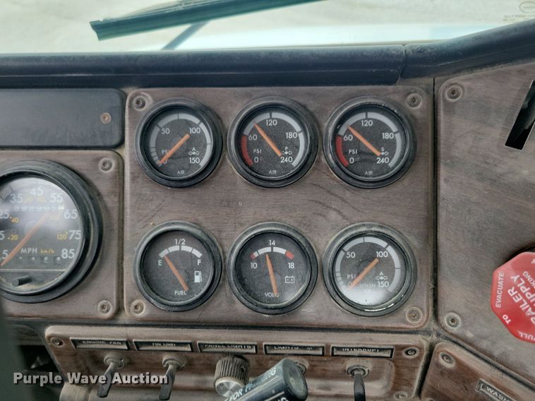 image for item KB9038 1996 Freightliner  FL112 truck cab and chassis