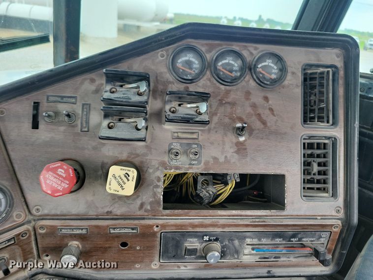 image for item KB9038 1996 Freightliner  FL112 truck cab and chassis