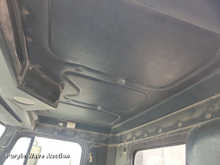 image for item KB9038 1996 Freightliner  FL112 truck cab and chassis