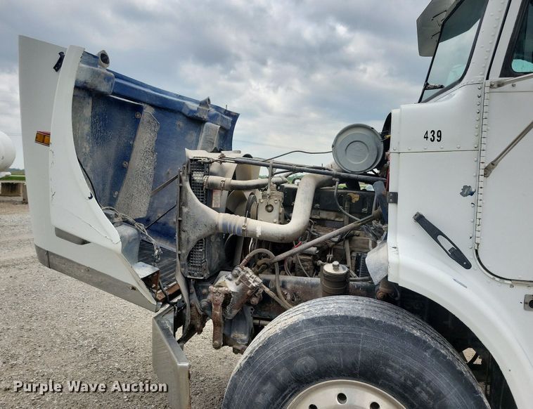 image for item KB9038 1996 Freightliner  FL112 truck cab and chassis