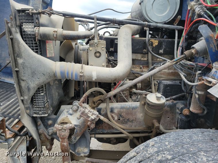 image for item KB9038 1996 Freightliner  FL112 truck cab and chassis
