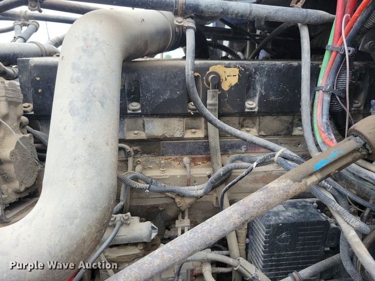 image for item KB9038 1996 Freightliner  FL112 truck cab and chassis