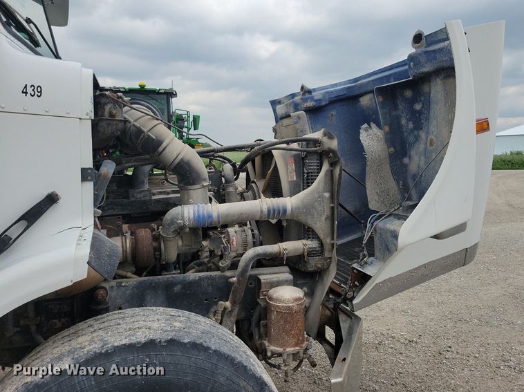 image for item KB9038 1996 Freightliner  FL112 truck cab and chassis