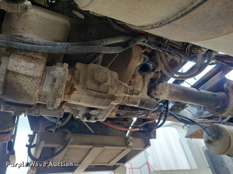 image for item KB9038 1996 Freightliner  FL112 truck cab and chassis