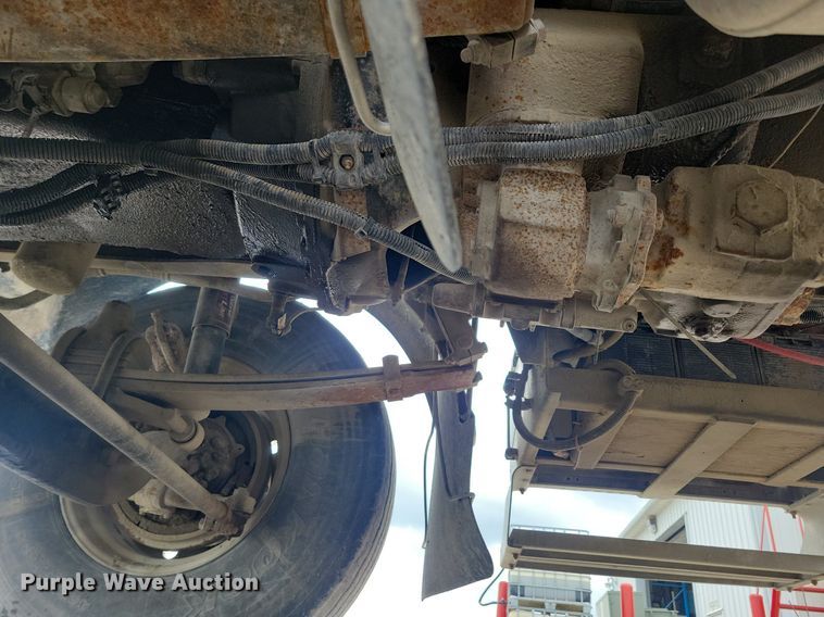 image for item KB9038 1996 Freightliner  FL112 truck cab and chassis