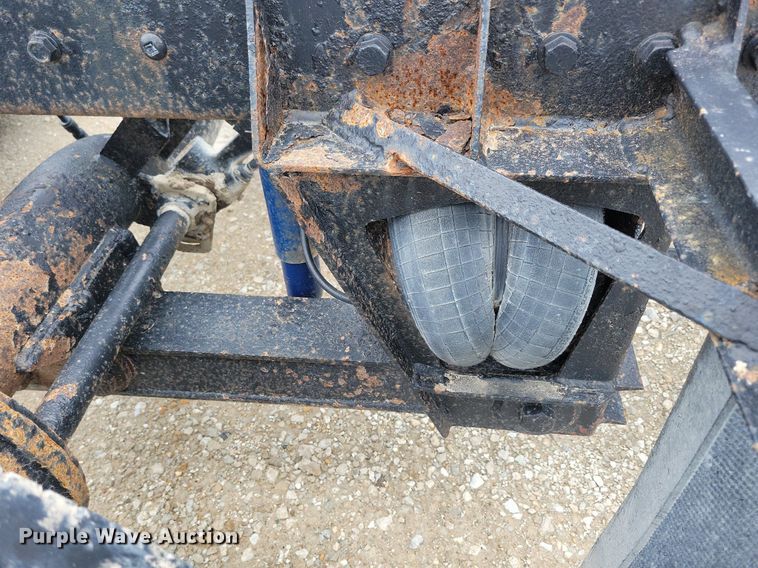 image for item KB9038 1996 Freightliner  FL112 truck cab and chassis