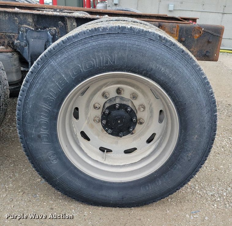 image for item KB9038 1996 Freightliner  FL112 truck cab and chassis