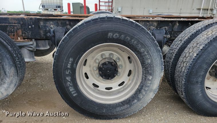 image for item KB9038 1996 Freightliner  FL112 truck cab and chassis