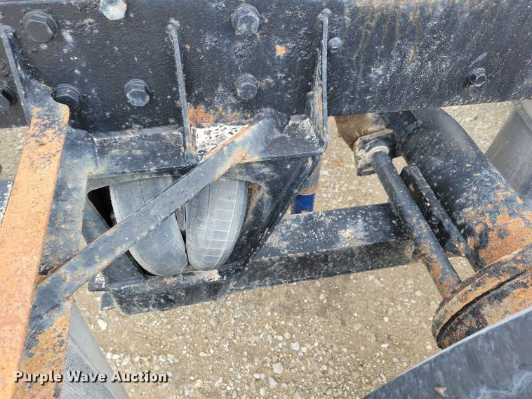 image for item KB9038 1996 Freightliner  FL112 truck cab and chassis