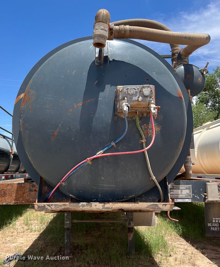 image for item LU9876 2011 Tiger vacuum trailer