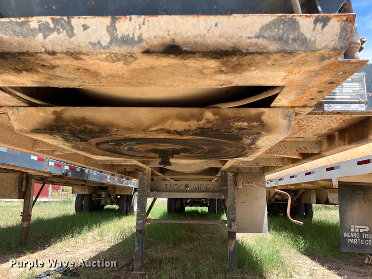 image for item LU9876 2011 Tiger vacuum trailer