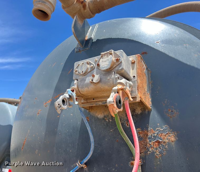 image for item LU9876 2011 Tiger vacuum trailer