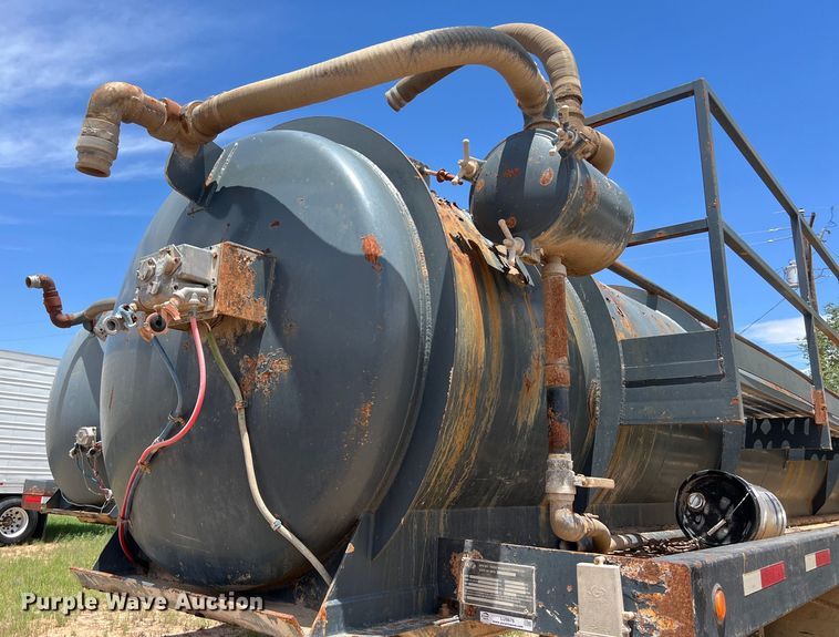 image for item LU9876 2011 Tiger vacuum trailer