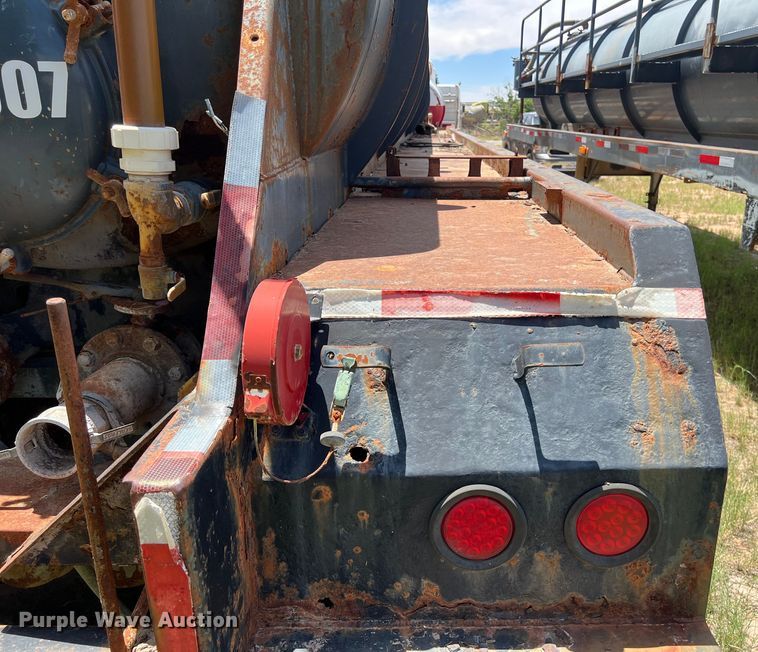 image for item LU9876 2011 Tiger vacuum trailer