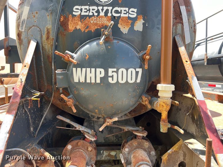 image for item LU9876 2011 Tiger vacuum trailer