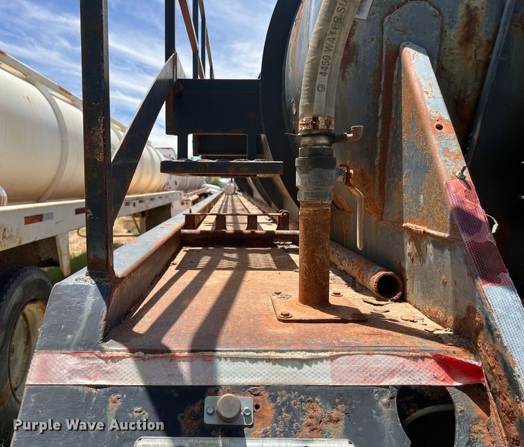 image for item LU9876 2011 Tiger vacuum trailer