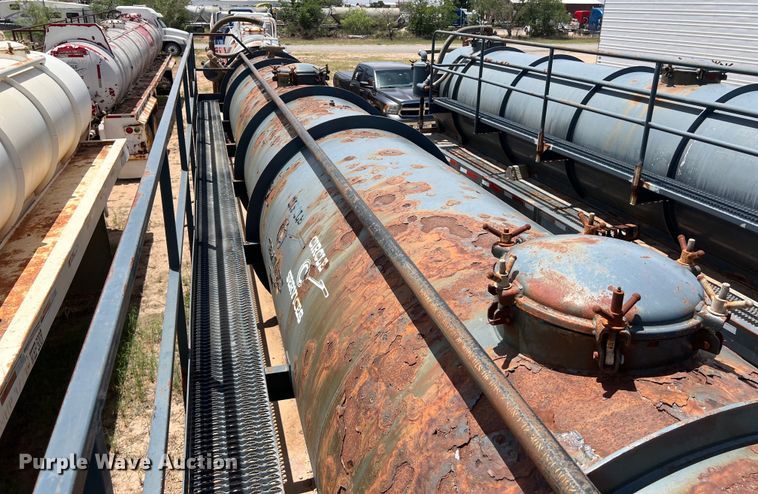 image for item LU9876 2011 Tiger vacuum trailer