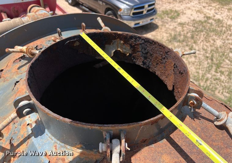 image for item LU9876 2011 Tiger vacuum trailer