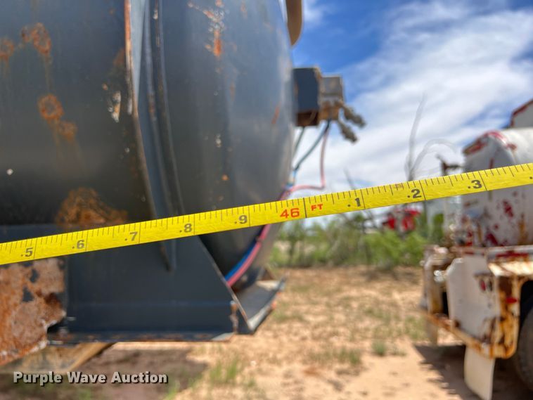 image for item LU9876 2011 Tiger vacuum trailer