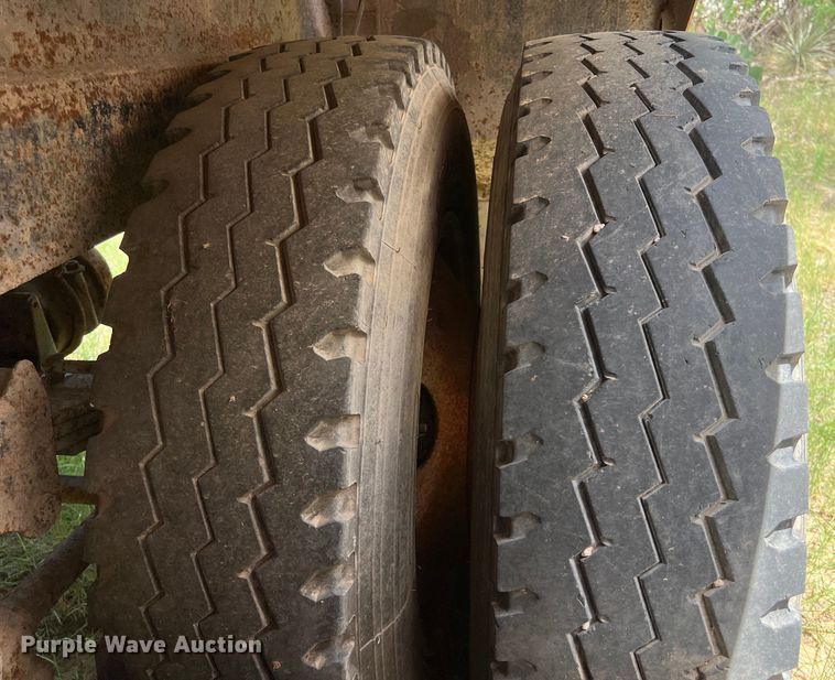 image for item LU9876 2011 Tiger vacuum trailer