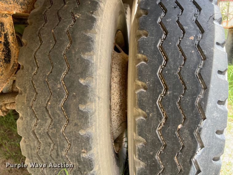 image for item LU9876 2011 Tiger vacuum trailer