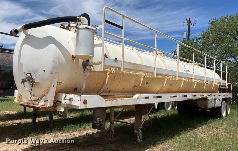 image for item LU9877 2006 Troxell vacuum trailer