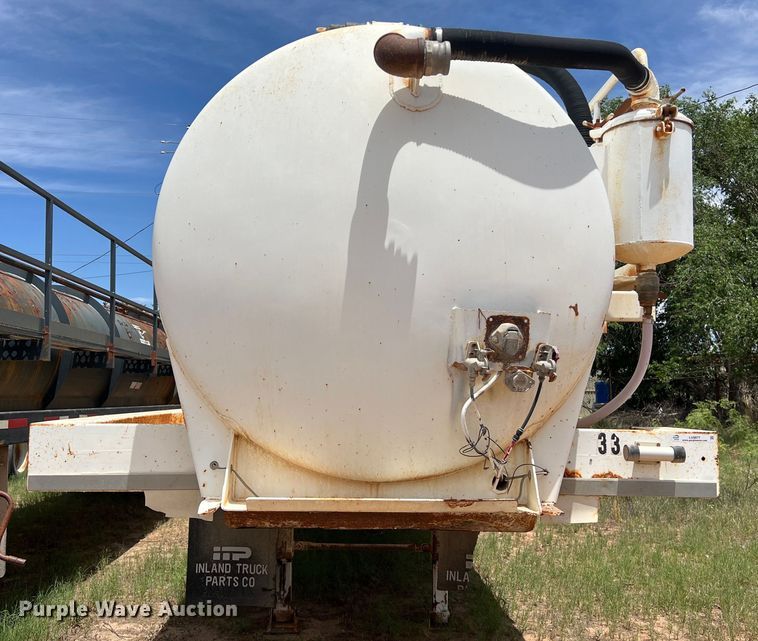 image for item LU9877 2006 Troxell vacuum trailer