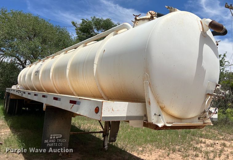 image for item LU9877 2006 Troxell vacuum trailer