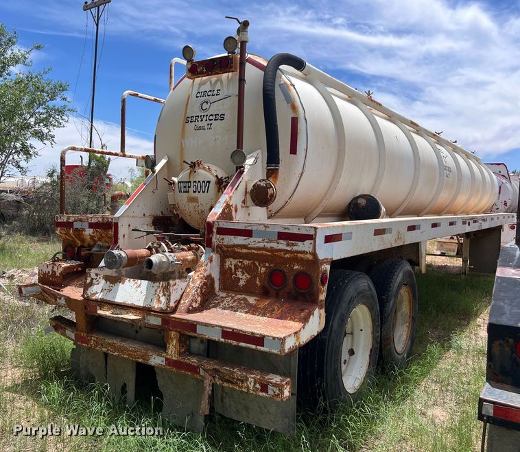 image for item LU9877 2006 Troxell vacuum trailer