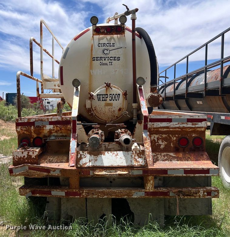 image for item LU9877 2006 Troxell vacuum trailer