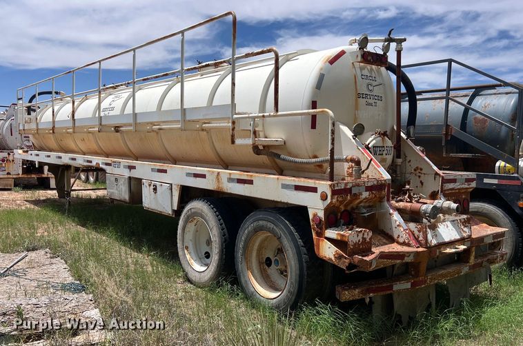 image for item LU9877 2006 Troxell vacuum trailer