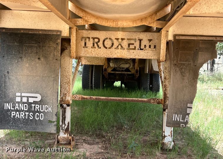image for item LU9877 2006 Troxell vacuum trailer