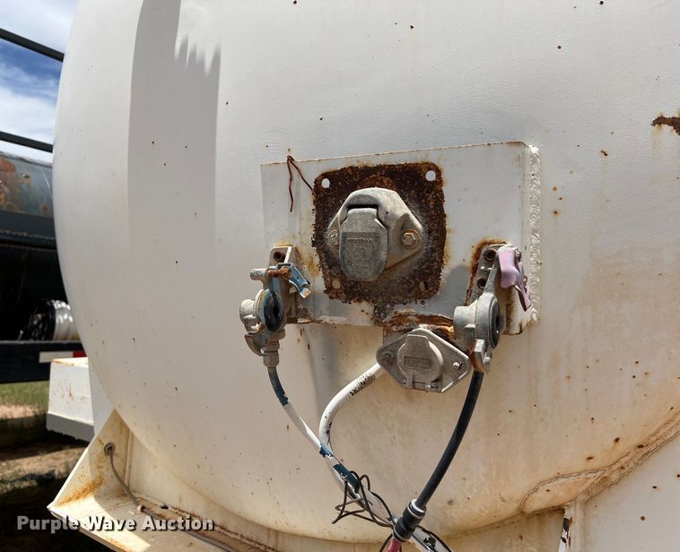 image for item LU9877 2006 Troxell vacuum trailer