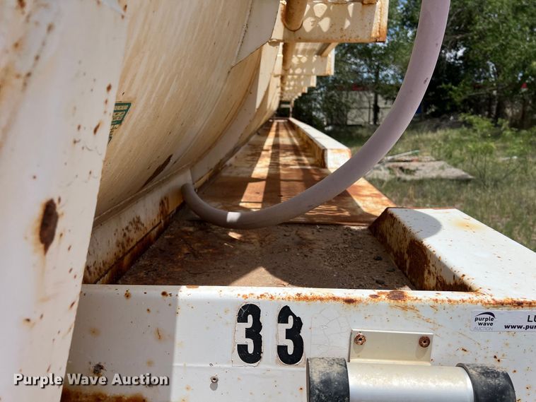 image for item LU9877 2006 Troxell vacuum trailer