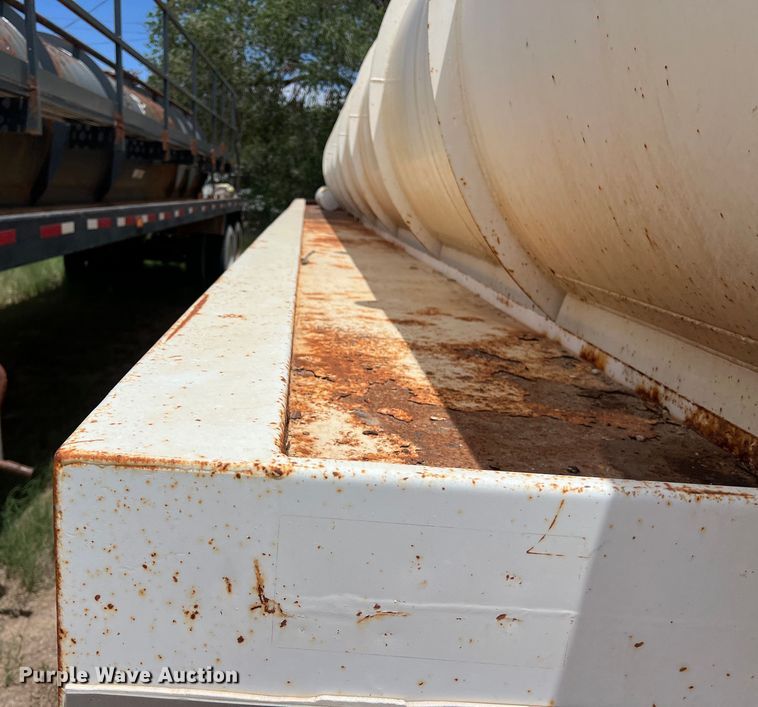 image for item LU9877 2006 Troxell vacuum trailer