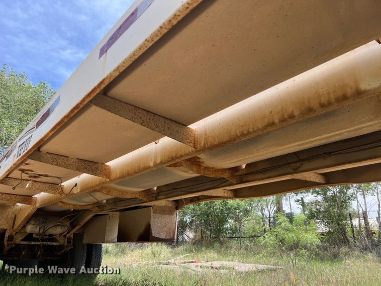 image for item LU9877 2006 Troxell vacuum trailer