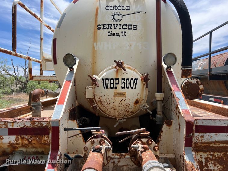 image for item LU9877 2006 Troxell vacuum trailer