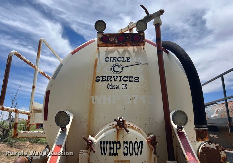 image for item LU9877 2006 Troxell vacuum trailer